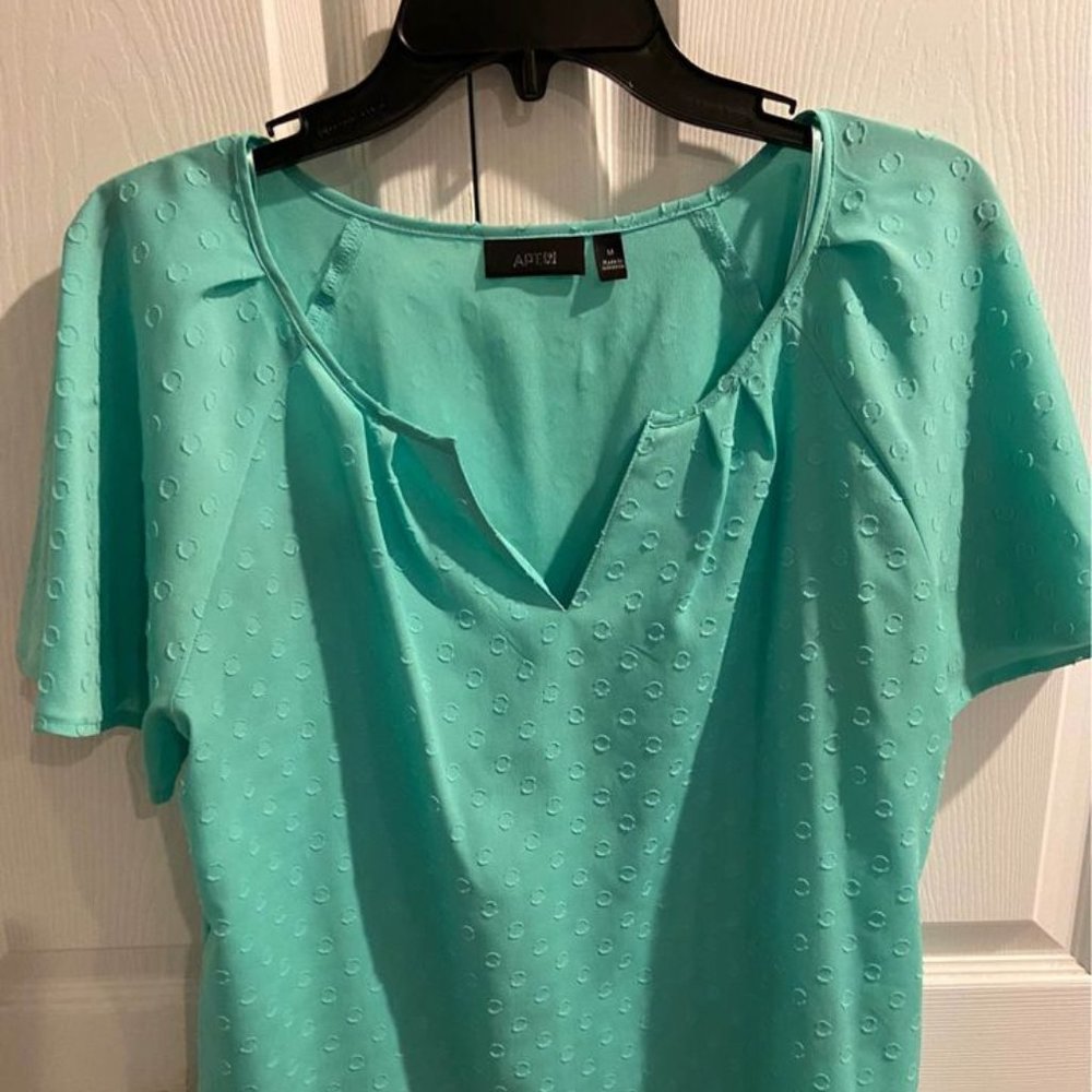 Apt. 9 top